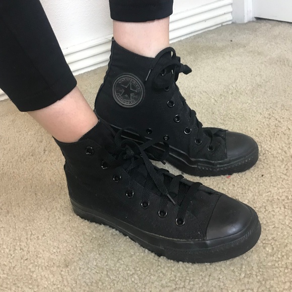 all black converse women